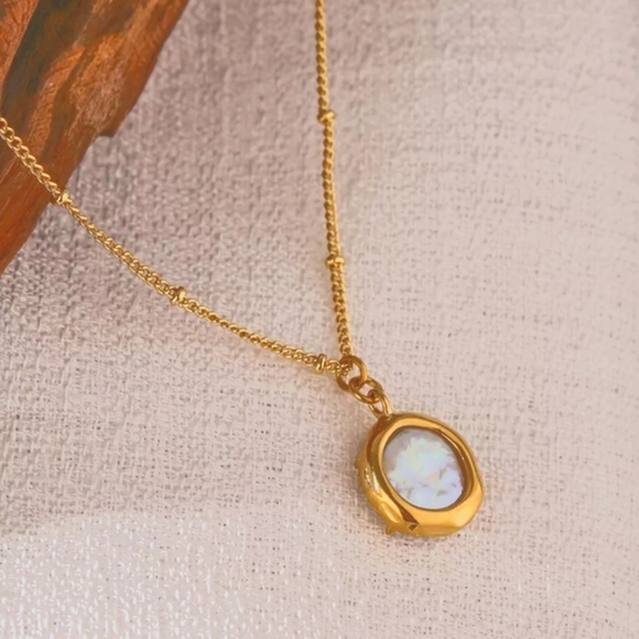 Exquisite Pearl Pendant Necklace - Picture 2 of 6